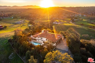 Building Photo - 2975 Calle Bonita