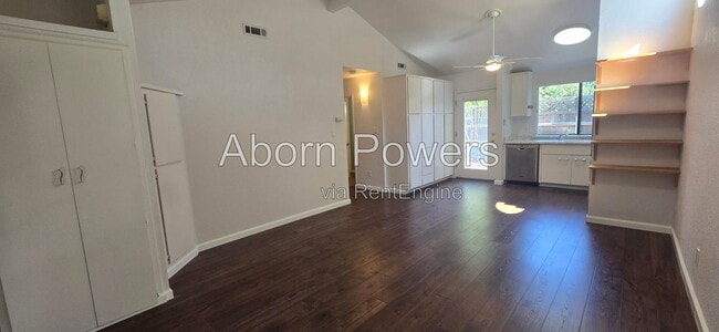 Building Photo - 2417 Oakenshield Rd