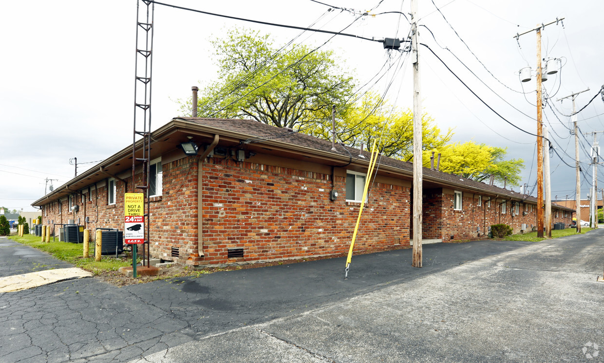 Building Photo - 1955 S Reynolds Rd