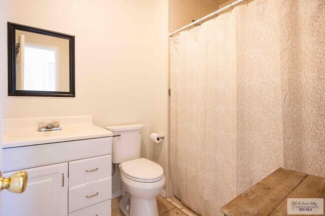 Foto del edificio - 306 W 6th St