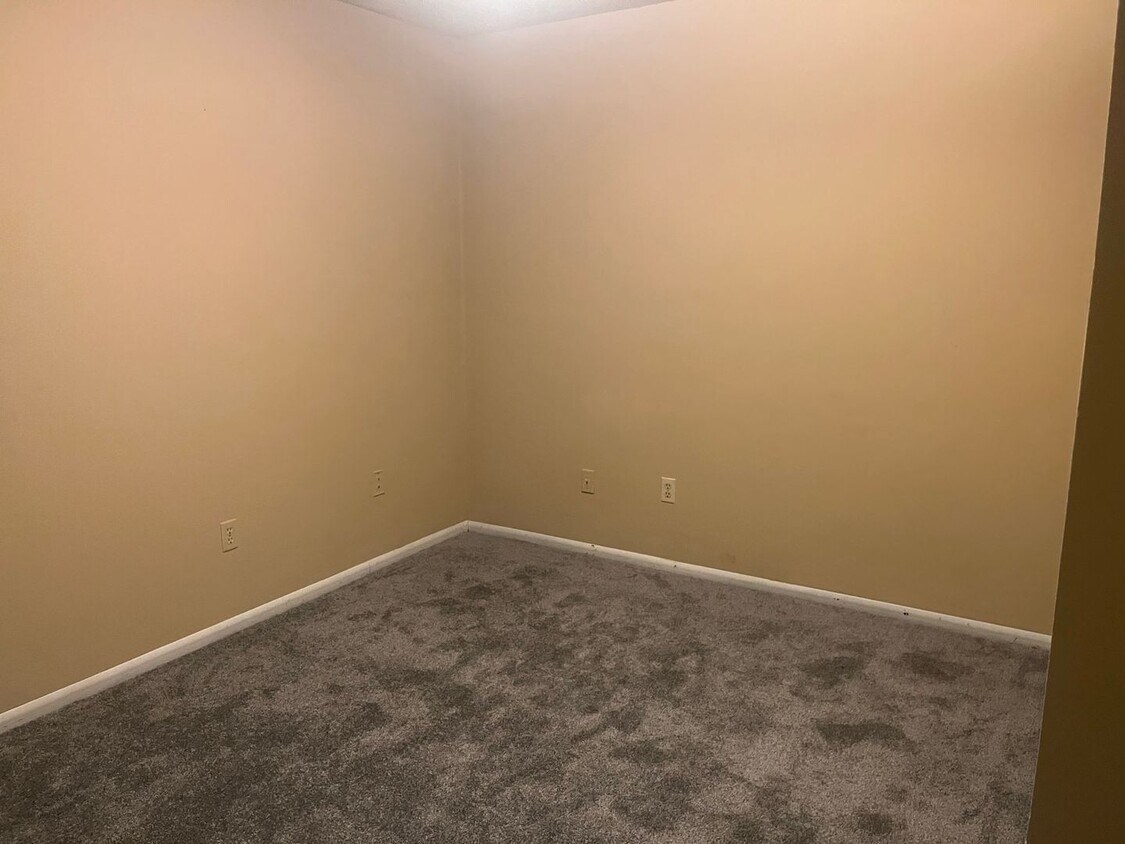 Building Photo - Two bedroom apartment in Chatham only $800.00