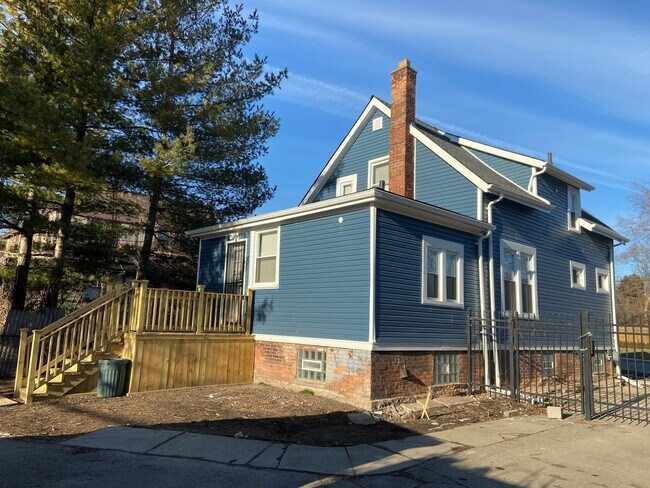 Foto del edificio - $1,300 - Newly 3 Bedroom 2 Bath