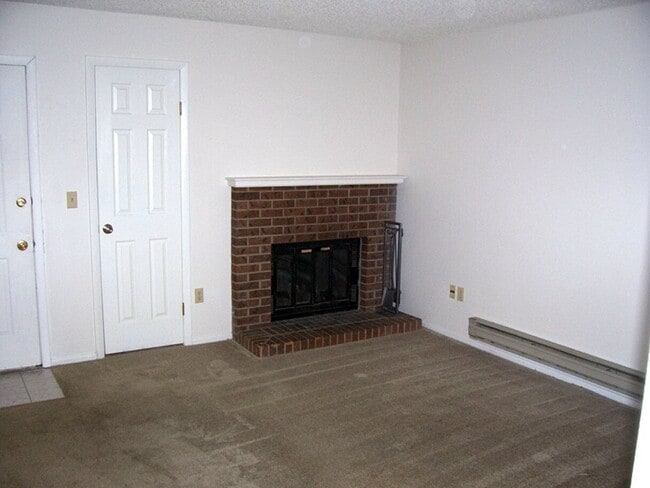 Building Photo - 1209 W Plum St