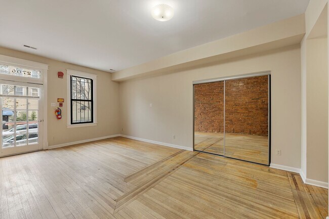 Foto del edificio - 2706 Ontario Rd NW