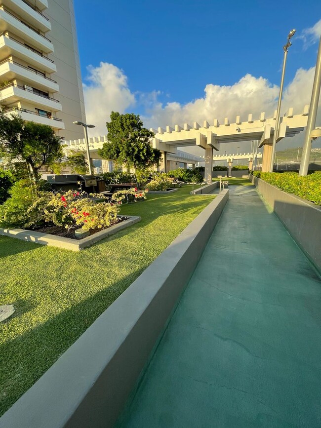 Foto del edificio - One bedroom, one parking stall at the Marc...