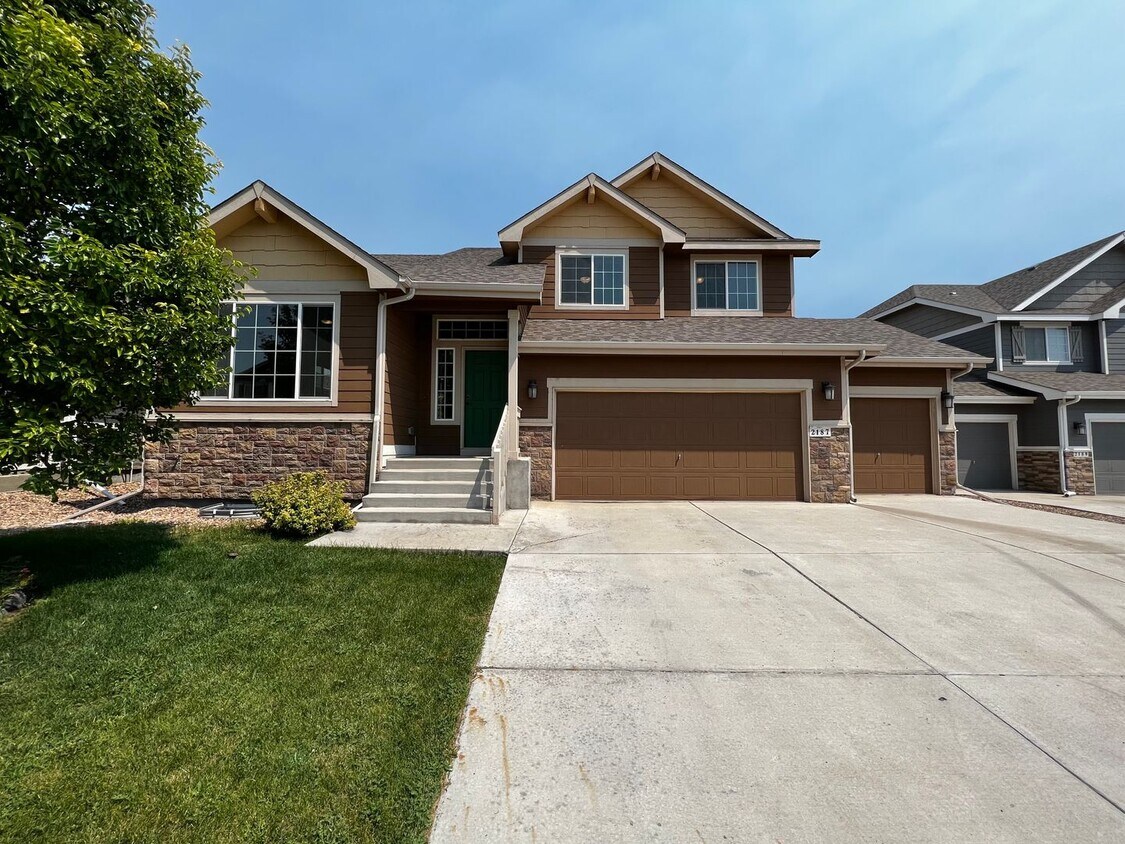 Foto principal - Beautiful 3 Bed 2.5 Bath House in South Wi...