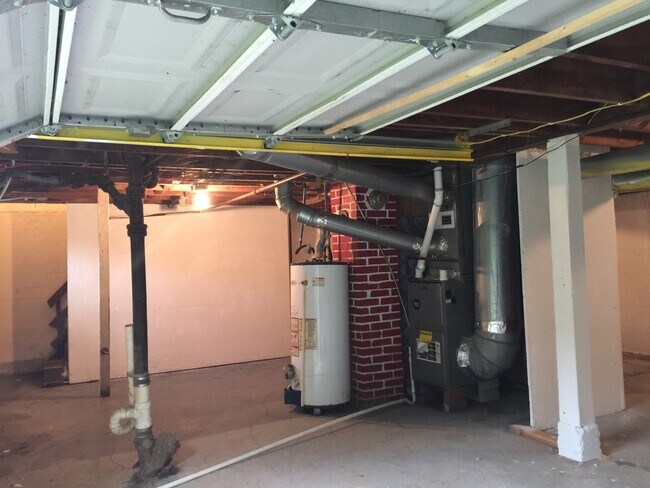 Building Photo - 2 Bedroom 1 Bath with a Full Walkout Basement