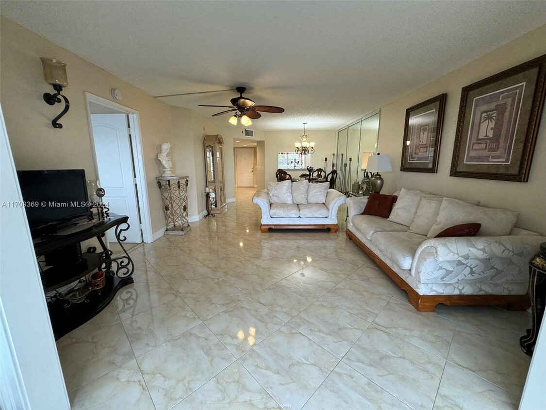 Foto principal - 13255 SW 16th Ct