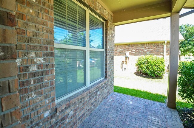 Building Photo - 18614 Garlington Dr