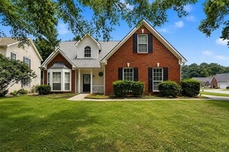 Building Photo - 665 Peachtree Trails Dr