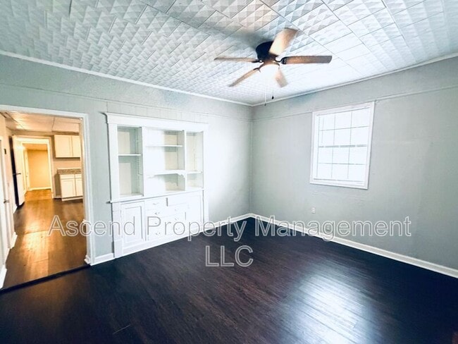 Building Photo - 2111 Chamberlain Ave