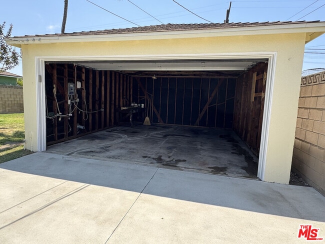 Building Photo - 12856 Walsh Ave