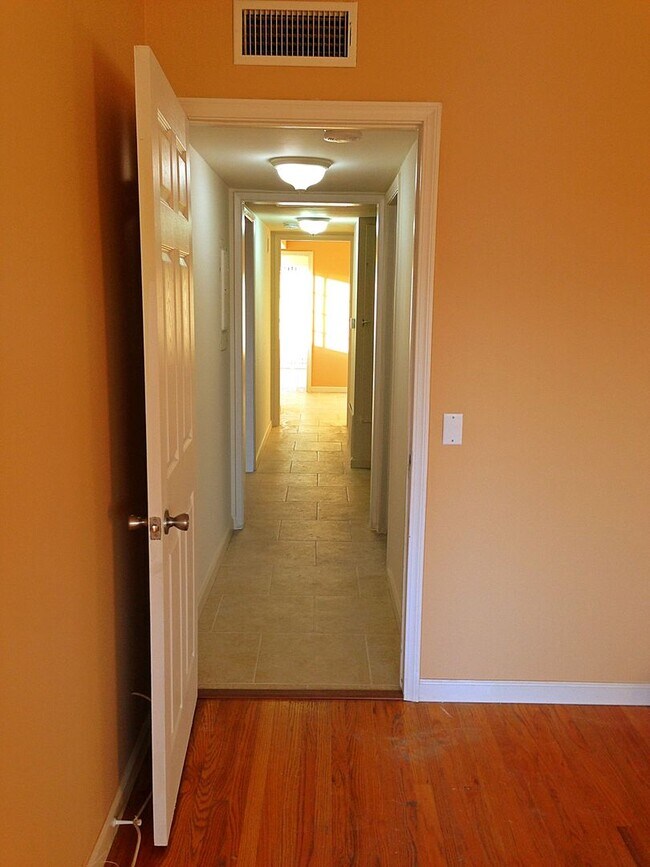 Foto del edificio - 3412-3414 W Victory Blvd.