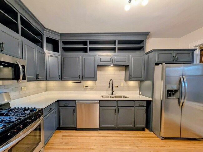 Foto del edificio - 3334 S May St