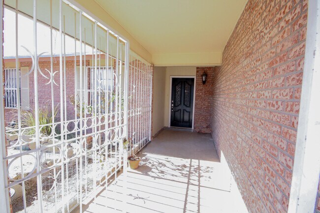 Building Photo - 3437 Quanah St