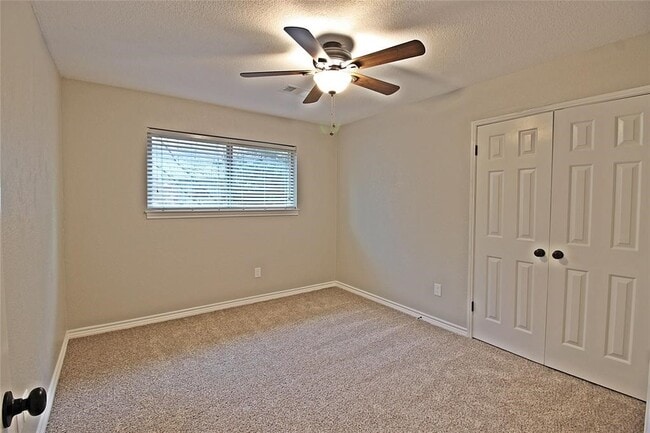 Building Photo - 2074 Shadow Rock Dr