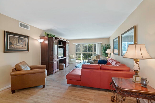 Building Photo - 3002 Portofino Isle