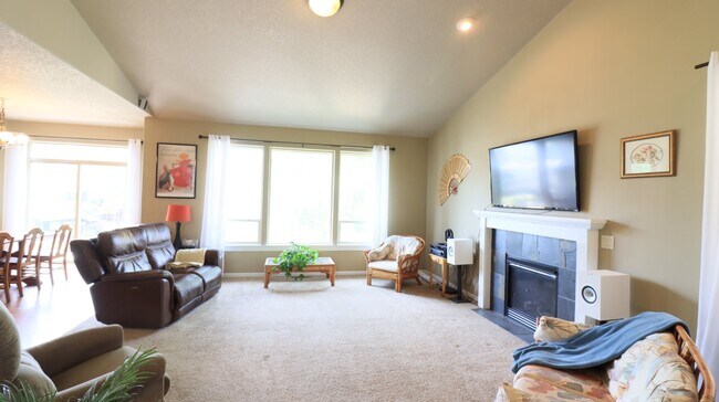 Foto del edificio - 4/2.5 home in NW Redmond with rv/boat pad ...