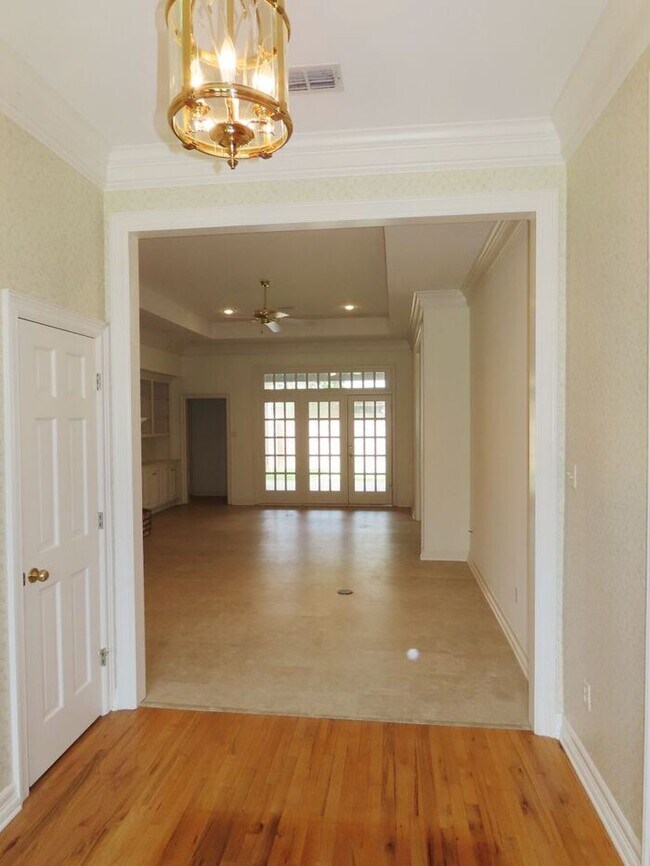 South Tyler! Spacious 3 Bedroom, 2 Bath Home House for Rent in Tyler