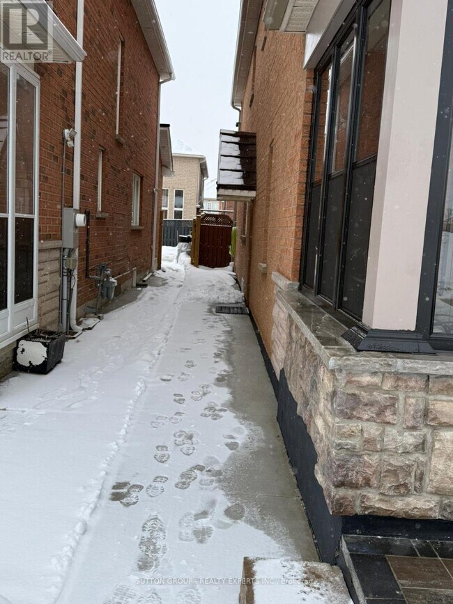 Photo du bâtiment - 23 Buick Blvd