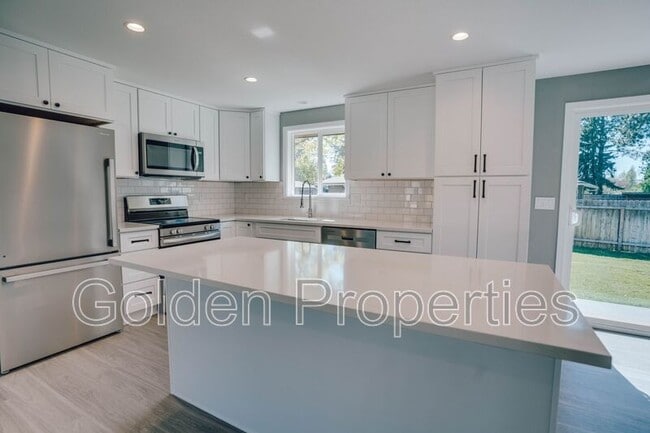 Building Photo - 3703 E Pine Hill Dr
