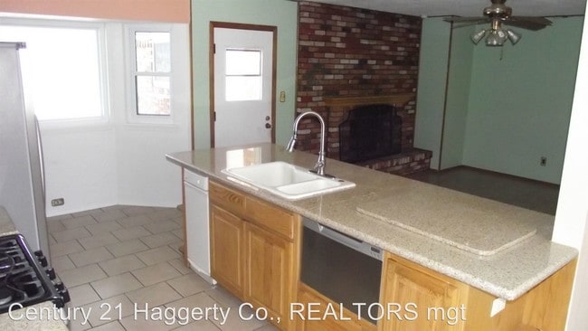 Building Photo - 3 br, 2 bath House - 4705 Blossom