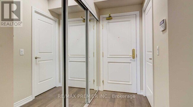 Building Photo - 9245 Jane St