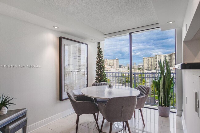Foto del edificio - 17021 N Bay Rd