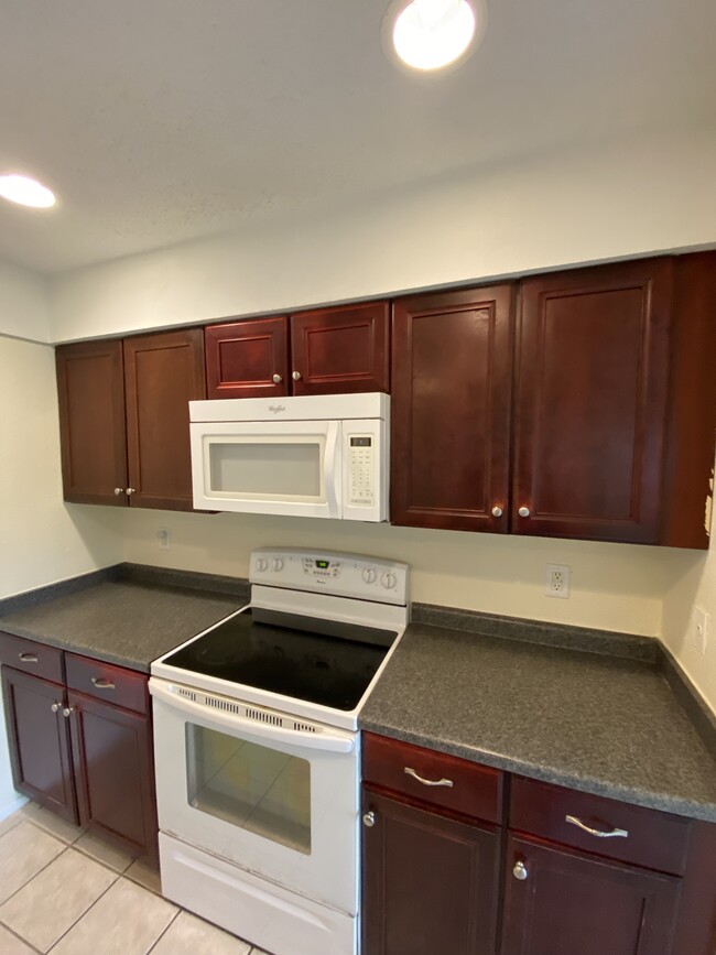 Foto del edificio - 2704 Stonehaven Ct