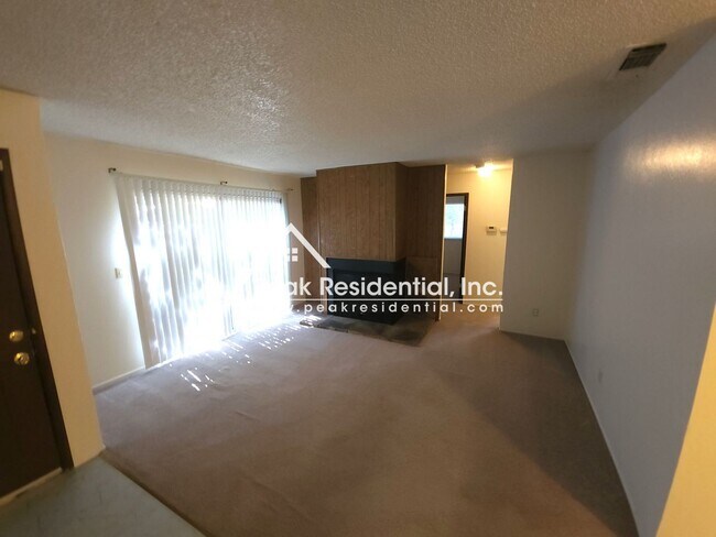 Foto del edificio - 2 br, 1 bath House - 6633 Hillsdale Blvd