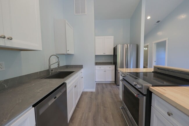 Building Photo - 287-247 S Westhaven Dr