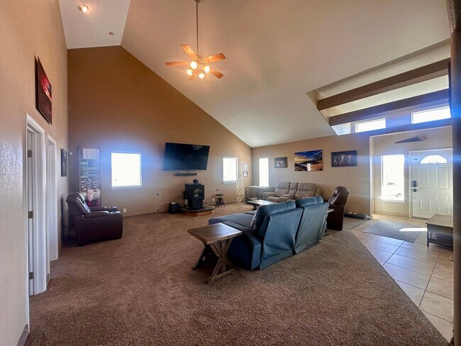 Foto del edificio - COMING SOON -For Rent: Unique 3 Bed / 2.5 ...