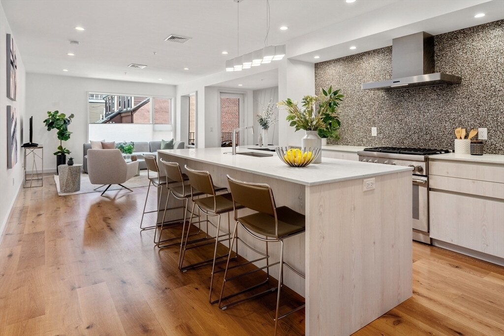 Foto principal - 362 W Broadway