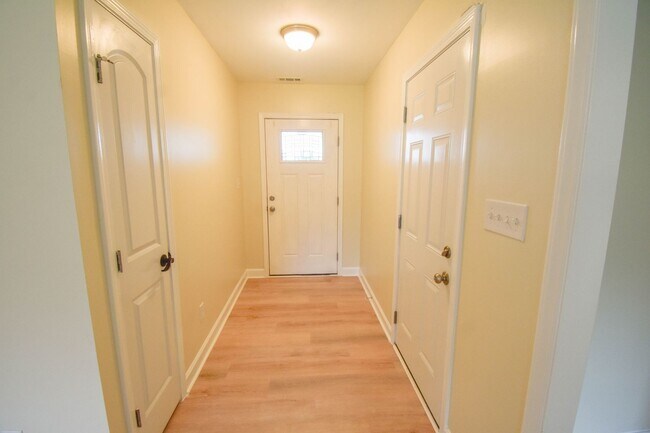 Foto del edificio - 3 Bedroom 2 Bathroom with Garage