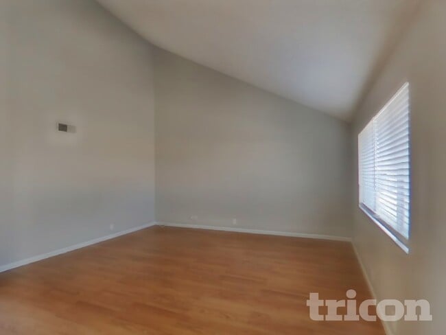 Foto del edificio - 110 Inverness Dr