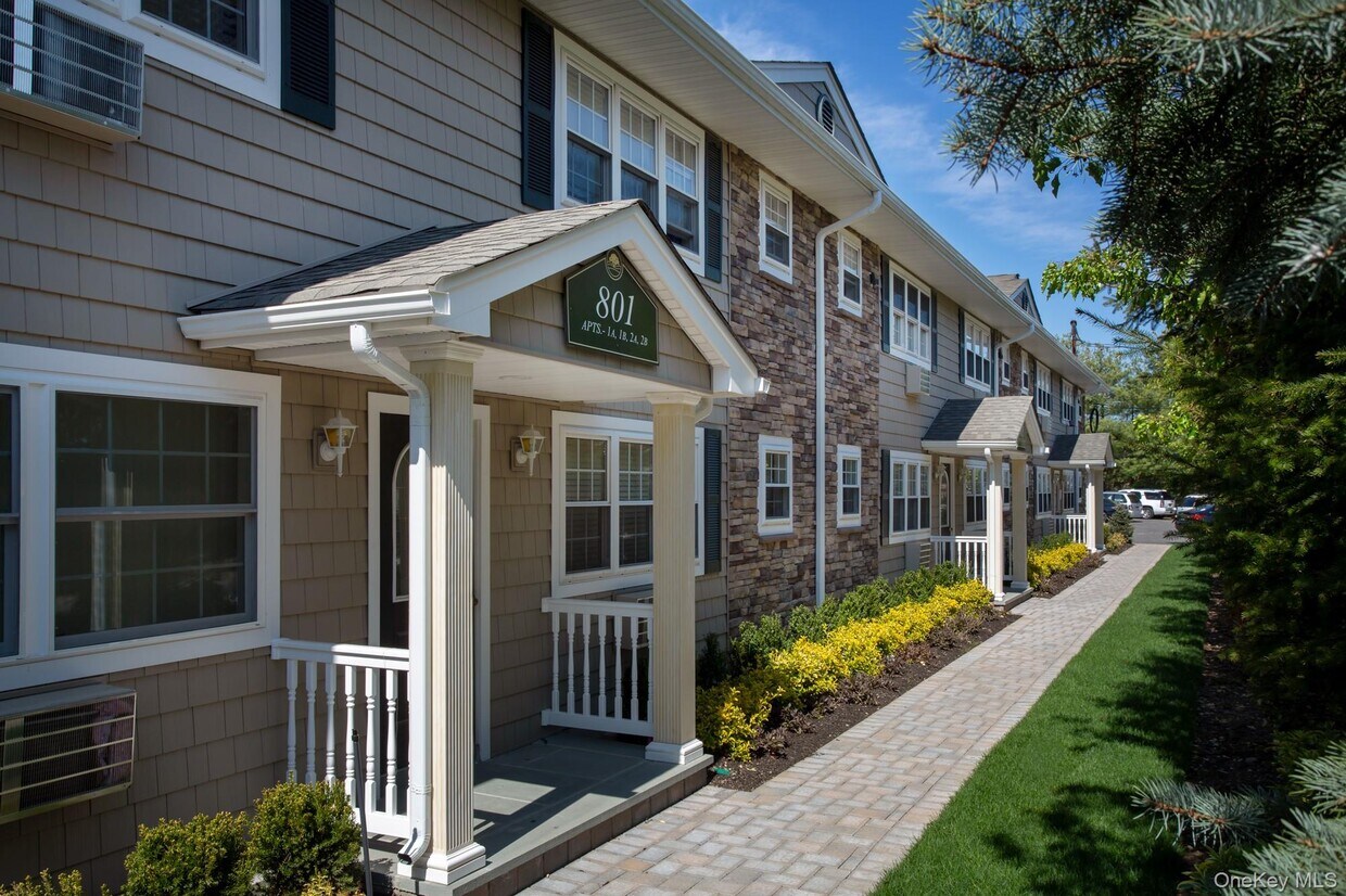 Foto del edificio - 813 Long Island Ave