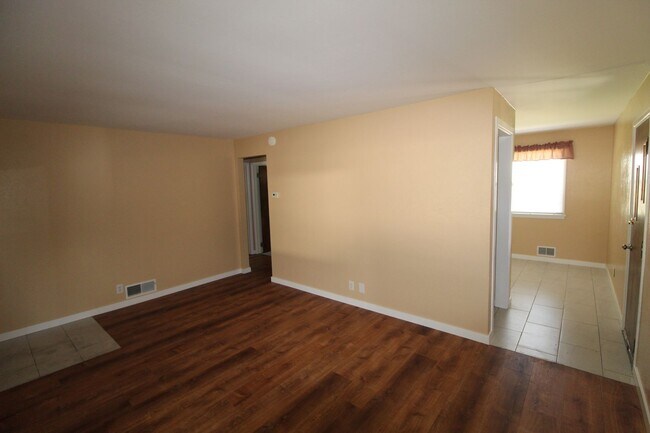 Building Photo - 6112 N Driscoll Blvd