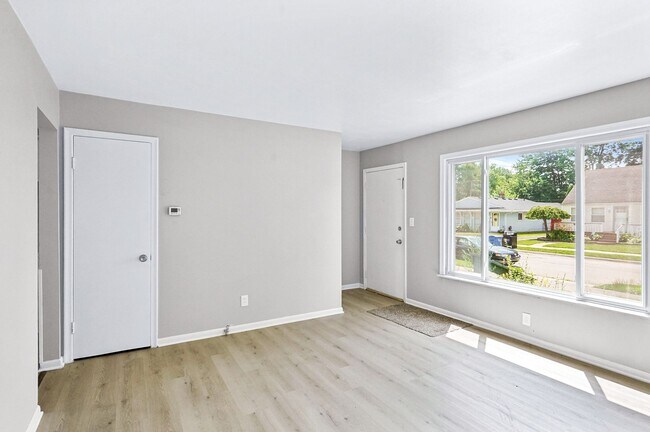 Building Photo - 14921 Myola Ave