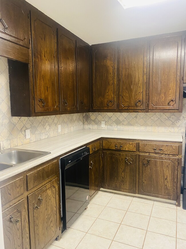 Kitchen - 823 Hardy Springs Cir