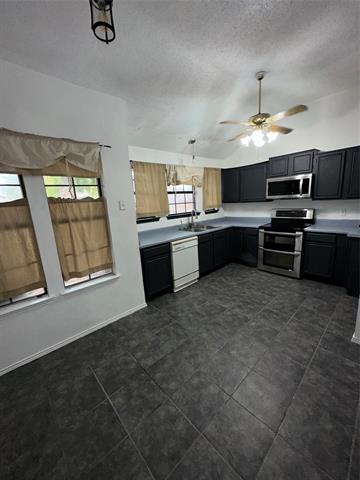 Foto del edificio - 902 Gaynor Ave