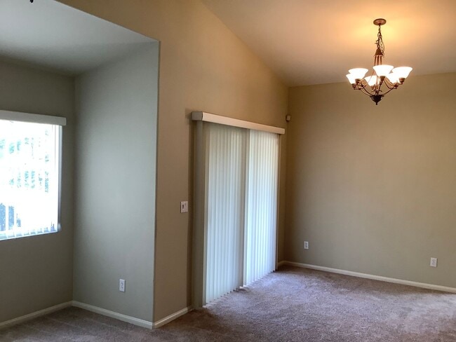 Building Photo - 2 Bedroom Townhome in the Canterra Community of Scripps Ranch