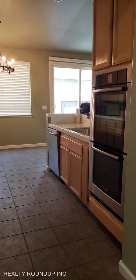 Building Photo - 4 br, 2.5 bath House - 9407 Mainline Dr