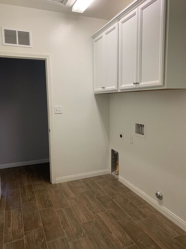 Building Photo - Beautiful Home in Northwest Bakersfield - ...