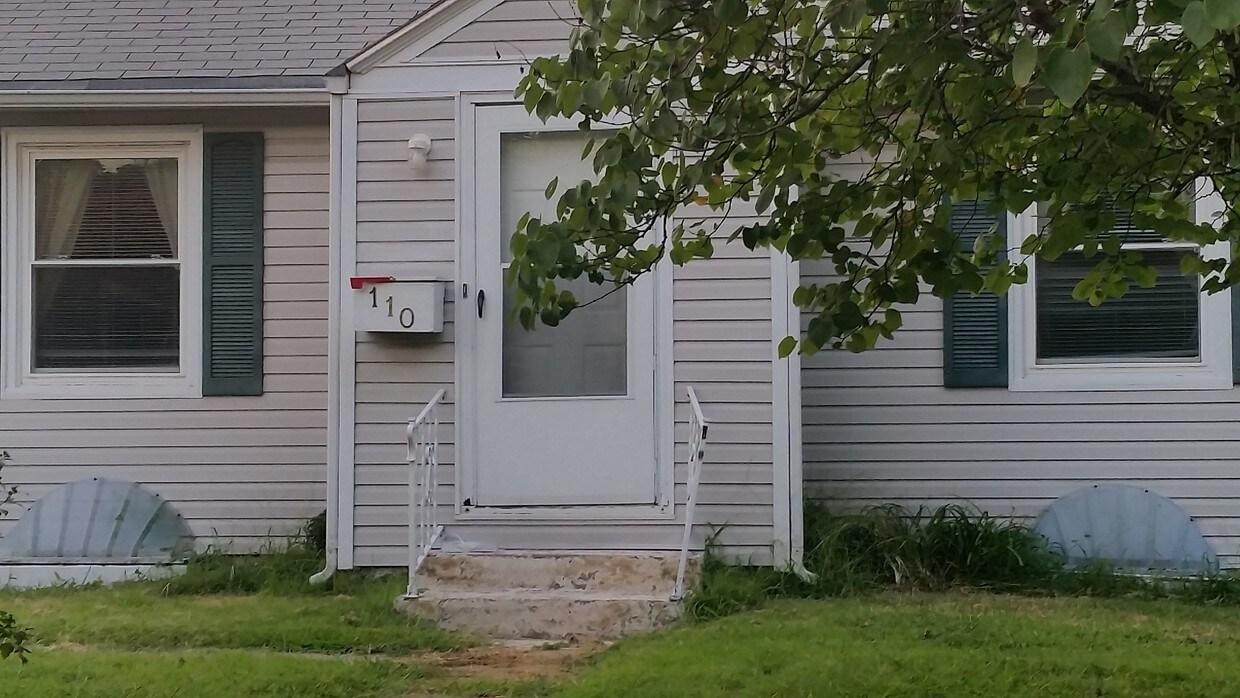 110 Sunset Dr, Junction City, KS 66441 House for Rent in Junction