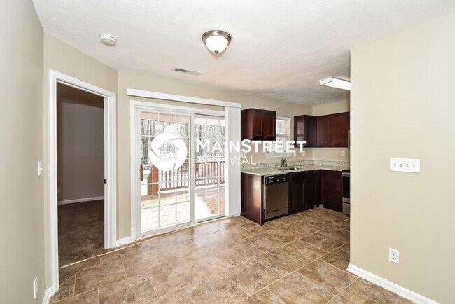 Building Photo - 3 Bedroom Pet-Friendly Home in Louisville, KY with Main Street Renewal