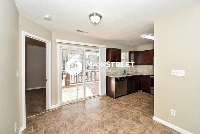 Foto del edificio - 3 Bedroom Pet-Friendly Home in Louisville, KY with Main Street Renewal