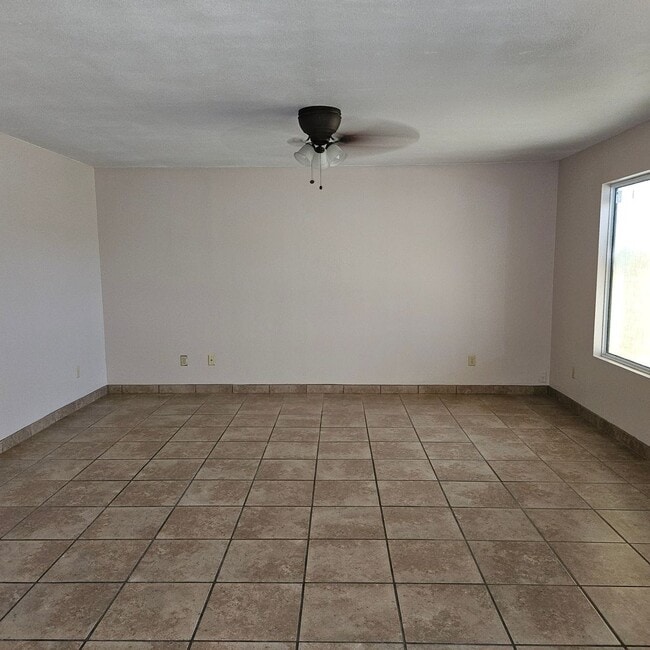 Building Photo - 3 bedroom/2 bath home for Rent