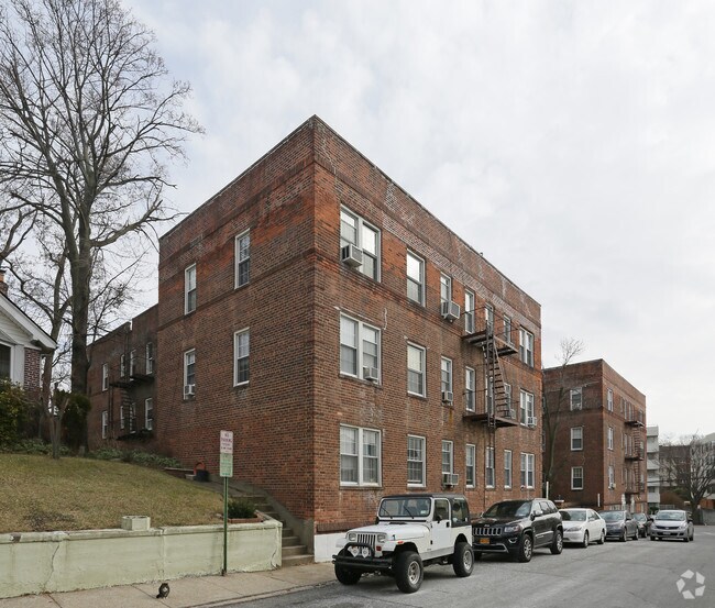 Cutter Mill Ash Place Apartments Great Neck, NY