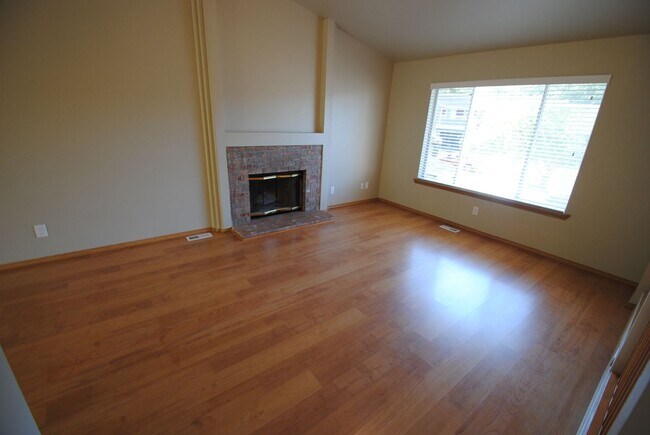 Building Photo - 417 97th Ave SE