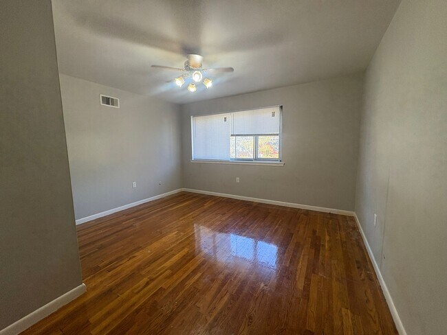 Foto del edificio - 233 Barnes Ave